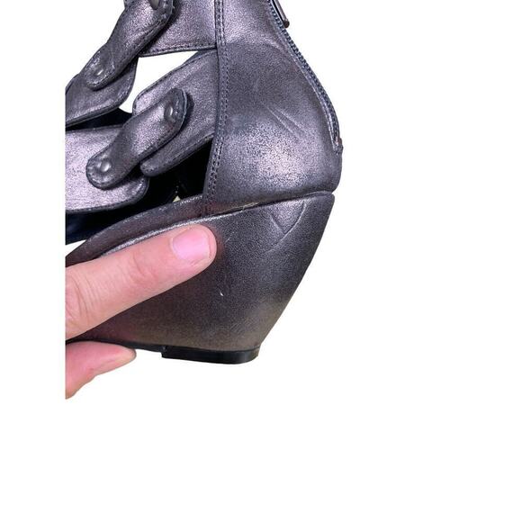 Kensie Silver Faux Leather Strappy Wedge Sandals Size 7 SALE - Picture 12 of 14